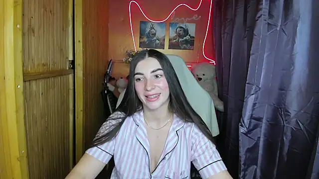 Fiery Brunette  online show from January 4, 12:05 pm