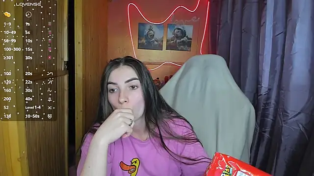 Fiery Brunette  online show from February 24, 3:42 pm