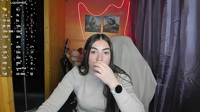 Fiery Brunette  online show from February 27, 11:52 am