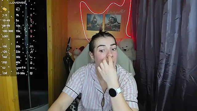 Fiery Brunette  online show from February 28, 11:25 am