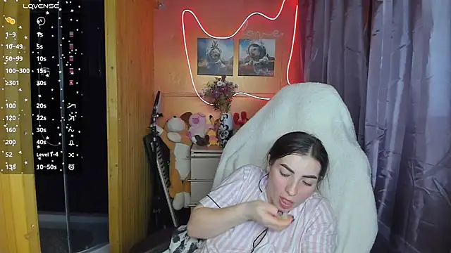 Fiery Brunette  online show from March 20, 10:32 am