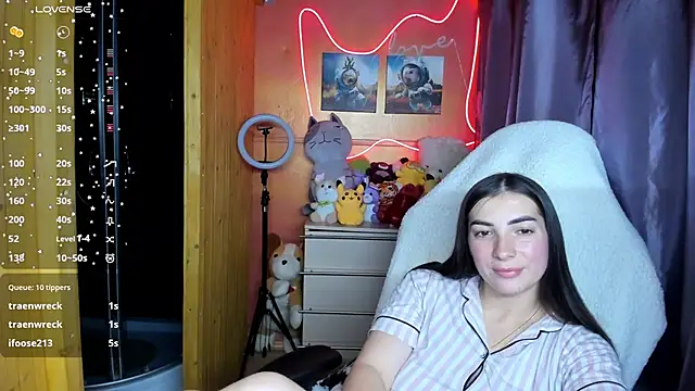 Fiery Brunette  online show from September 22, 4:31 pm