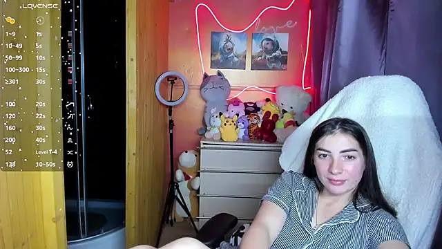 Fiery Brunette  online show from October 13, 5:57 pm