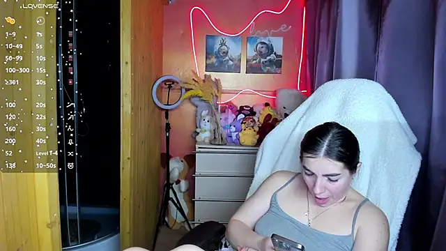 Snapshot of Fiery_Brunette_ chatting on November 27, 9:11 am Fiery Brunette online show from November 27, 9:11 am