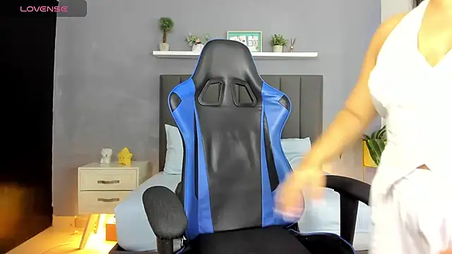 ayla13  online show from September 9, 3:44 pm