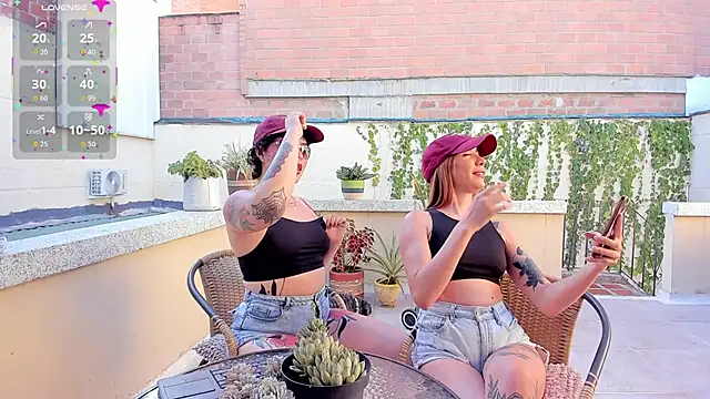 Snapshot of Lauren-Rosse chatting on May 9, 9:42 pm Lauren-Rosse online show from May 9, 9:42 pm