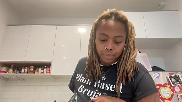 ChocolateCakeQueen online show from February 3, 12:25 am