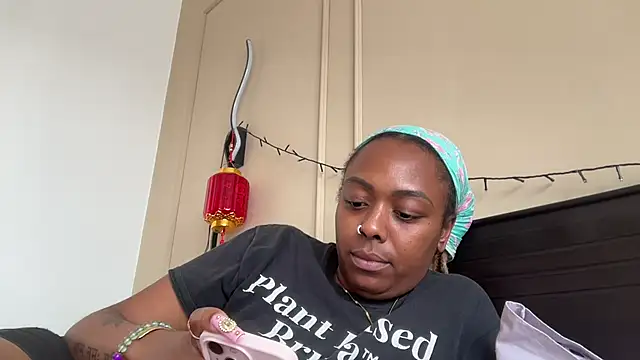 ChocolateCakeQueen online show from February 9, 10:00 pm