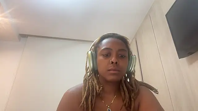 ChocolateCakeQueen online show from February 13, 6:38 pm