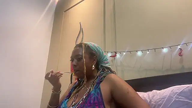 ChocolateCakeQueen online show from February 26, 1:21 am