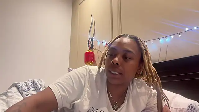 ChocolateCakeQueen online show from March 16, 7:15 am