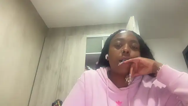 ChocolateCakeQueen online show from March 10, 12:37 am