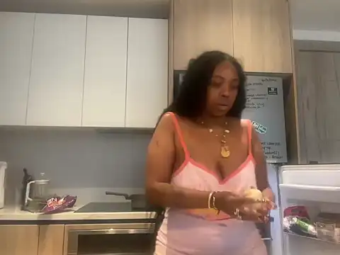 ChocolateCakeQueen online show from April 18, 10:43 pm