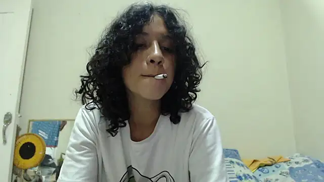 AlinaWoolf  online show from May 5, 1:46 am