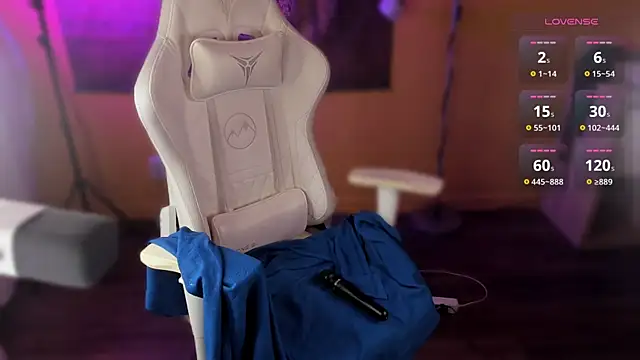 Snapshot of CutieMaevee chatting on November 22, 9:41 am CutieMaevee online show from November 22, 9:41 am