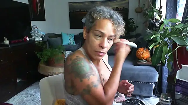 Snapshot of CeceilaMoon chatting on November 23, 2:39 pm CeceilaMoon online show from November 23, 2:39 pm