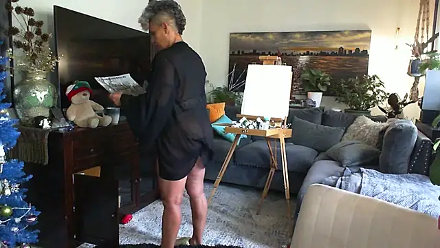 Snapshot of CeceilaMoon chatting on December 15, 3:16 pm CeceilaMoon online show from December 15, 3:16 pm