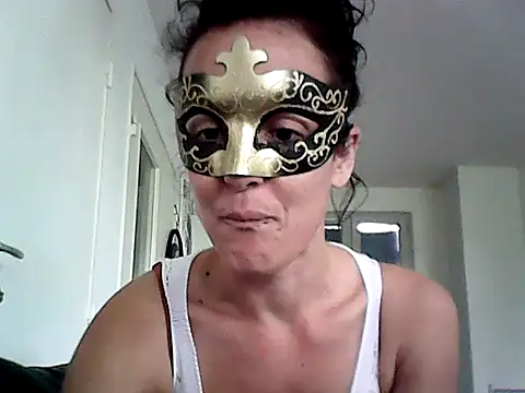 Snapshot of Masquegirlmysterious chatting on October 14, 12:17 pm Masquegirlmysterious online show from October 14, 12:17 pm