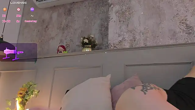 Snapshot of Tifany_wow chatting on March 7, 8:44 pm Tifany wow online show from March 7, 8:44 pm