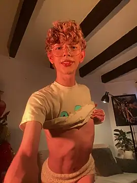 lyamthommpson online show from December 1, 8:14 pm