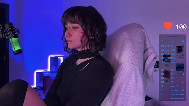 deadlysweet online show from January 6, 9:00 pm