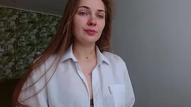 Snapshot of Olivia_shine chatting on October 30, 5:20 am Olivia shine online show from October 30, 5:20 am