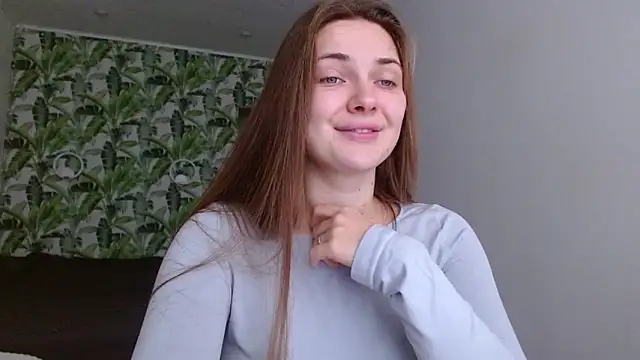 Snapshot of Olivia_shine chatting on November 9, 5:28 am Olivia shine online show from November 9, 5:28 am