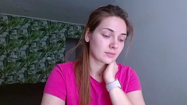 Snapshot of Olivia_shine chatting on November 27, 5:20 am Olivia shine online show from November 27, 5:20 am