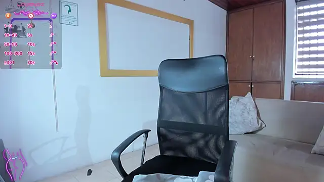 victoria mooree online show from November 8, 5:12 pm