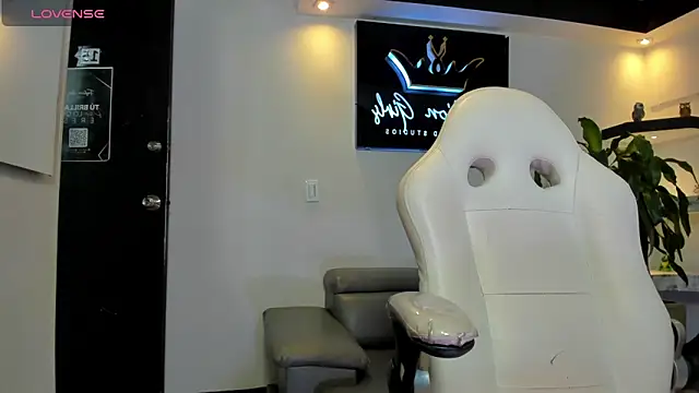 AnaRuiz online show from September 24, 1:47 pm