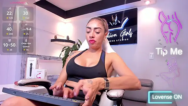 AnaRuiz online show from October 12, 1:32 pm