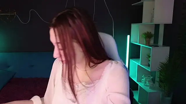 YasmineWest online show from December 15, 8:30 am