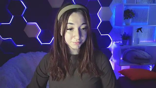 YasmineWest online show from December 20, 4:20 am