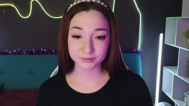 YasmineWest online show from December 22, 6:39 am