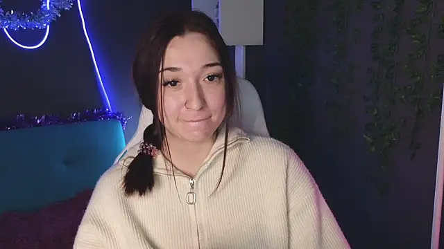 YasmineWest online show from December 29, 4:05 am