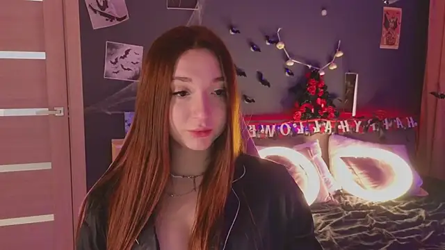 YasmineWest online show from October 19, 8:15 am