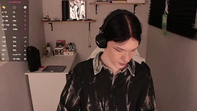 Snapshot of carthylovvve chatting on January 4, 7:34 pm carthylovvve online show from January 4, 7:34 pm