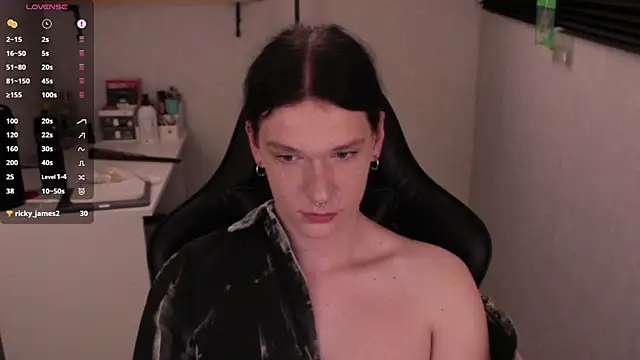 Snapshot of carthylovvve chatting on January 6, 8:50 pm carthylovvve online show from January 6, 8:50 pm