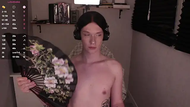 Snapshot of carthylovvve chatting on January 22, 7:24 pm carthylovvve online show from January 22, 7:24 pm