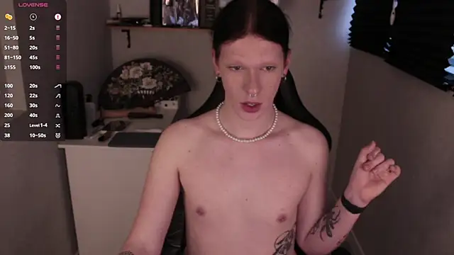 Snapshot of carthylovvve chatting on January 25, 4:56 am carthylovvve online show from January 25, 4:56 am