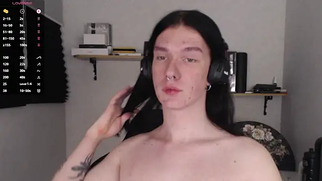 Snapshot of carthylovvve chatting on January 27, 8:39 pm carthylovvve online show from January 27, 8:39 pm