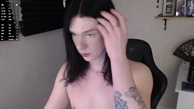 Snapshot of carthylovvve chatting on January 28, 4:30 pm carthylovvve online show from January 28, 4:30 pm