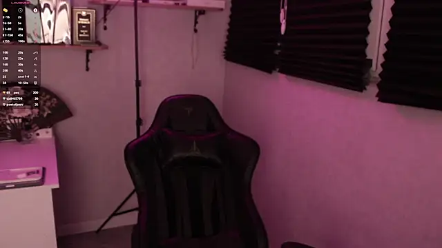 Snapshot of carthylovvve chatting on February 8, 7:59 pm carthylovvve online show from February 8, 7:59 pm