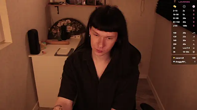 Snapshot of carthylovvve chatting on March 2, 4:32 pm carthylovvve online show from March 2, 4:32 pm