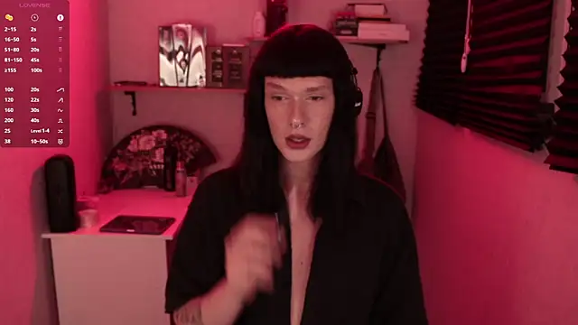 Snapshot of carthylovvve chatting on March 6, 6:26 pm carthylovvve online show from March 6, 6:26 pm