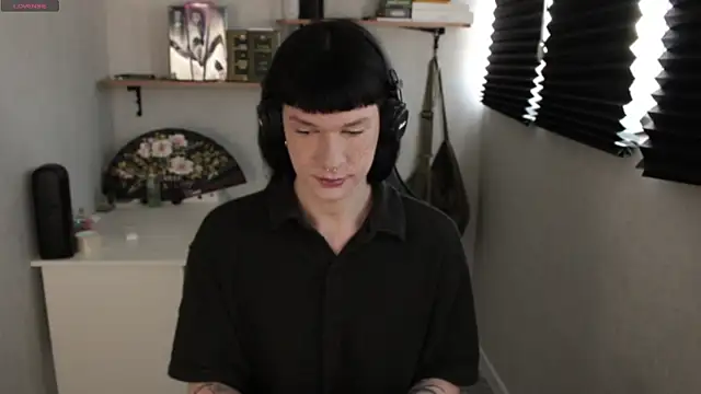 Snapshot of carthylovvve chatting on March 7, 8:56 am carthylovvve online show from March 7, 8:56 am