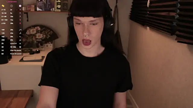 Snapshot of carthylovvve chatting on March 13, 3:50 pm carthylovvve online show from March 13, 3:50 pm