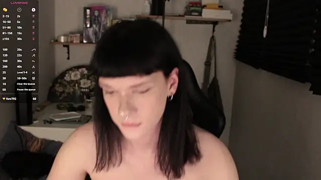 Snapshot of carthylovvve chatting on March 13, 6:56 pm carthylovvve online show from March 13, 6:56 pm