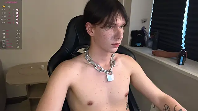 Snapshot of carthylovvve chatting on October 30, 1:45 pm carthylovvve online show from October 30, 1:45 pm