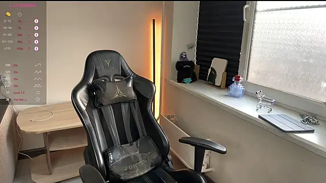 carthylovvve online show from April 16, 3:18 am